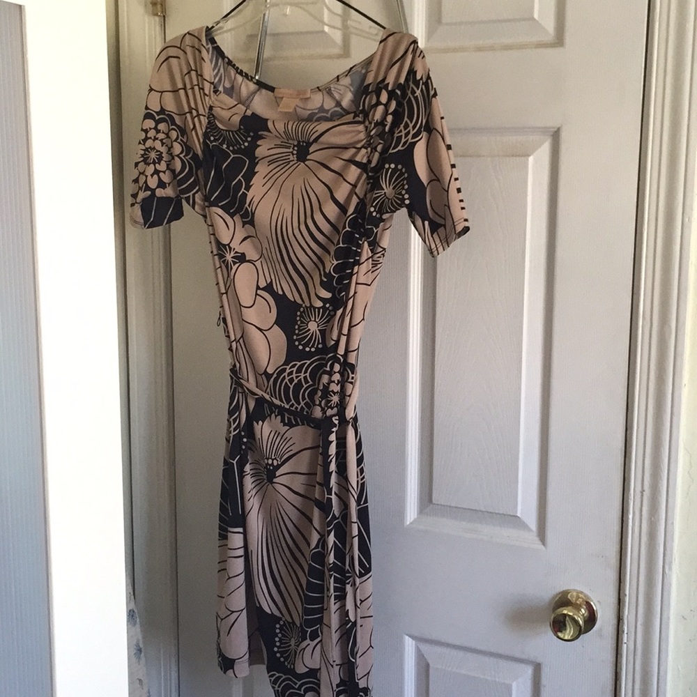 Short sleeve floral dress